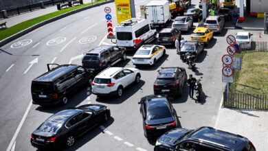 Long Lines for Gas Shatter the Illusion of Normalcy in Wartime Russia