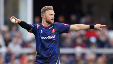 Harmer and Cook help Essex hand out Hove thrashing