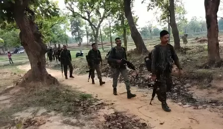 छत्तीसगढ़ : माओवादियों को बड़ा झटका, पुलिस ने भारी मात्रा में हथियार और विस्फोटक जब्त किए