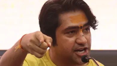 धीरेंद्र शास्त्री बोले, 'संतों और मठ-मंदिरों के खिलाफ रचा जा रहा षड्यंत्र', अयोध्या में किए हनुमानगढ़ी के दर्शन