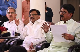 बड़ी खबर LIVE: जो पार्टी छोड़ना चाहते हैं उसे छोड़ेंगे नहीं, हमने कानूनी लड़ाई की शुरुआत कर दी- संजय राउत