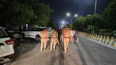 मोहर्रम को लेकर नोएडा पुलिस अलर्ट, अधिकारियों ने किया फ्लैग मार्च