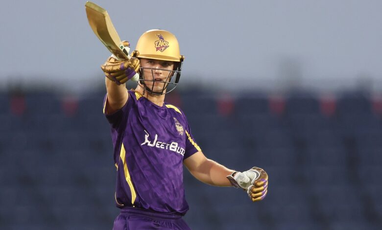 Tromp, Fletcher and Russell lift LAKR to No. 3